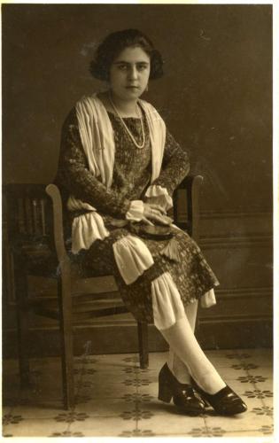 1-01 - 1928 Mamá jovencita