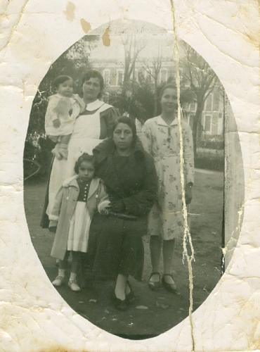 1-04 - 1938 - Mamá , Rosita y Enrique