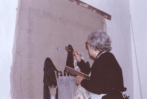 4-02 - Mamá pintando un tapiz