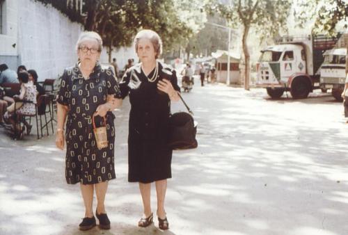 6-01 - 19750000- Mamá en Lanjarón con tia Eugenia 2