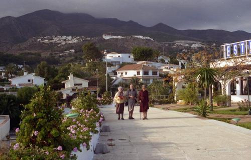 7-01 - 19941001-7_mama_residencia